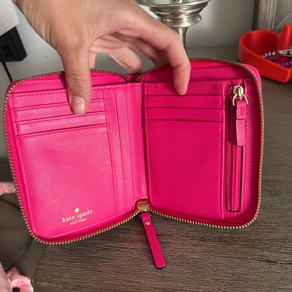 NWOT kate spade wallet - Picture 3 of 4